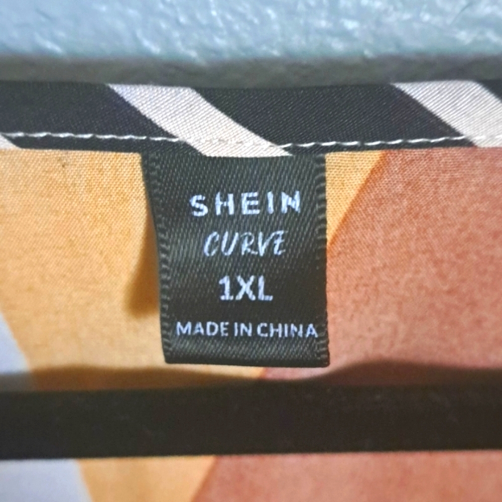 SHEIN Abstract Top | 1XL - Picture 3 of 3